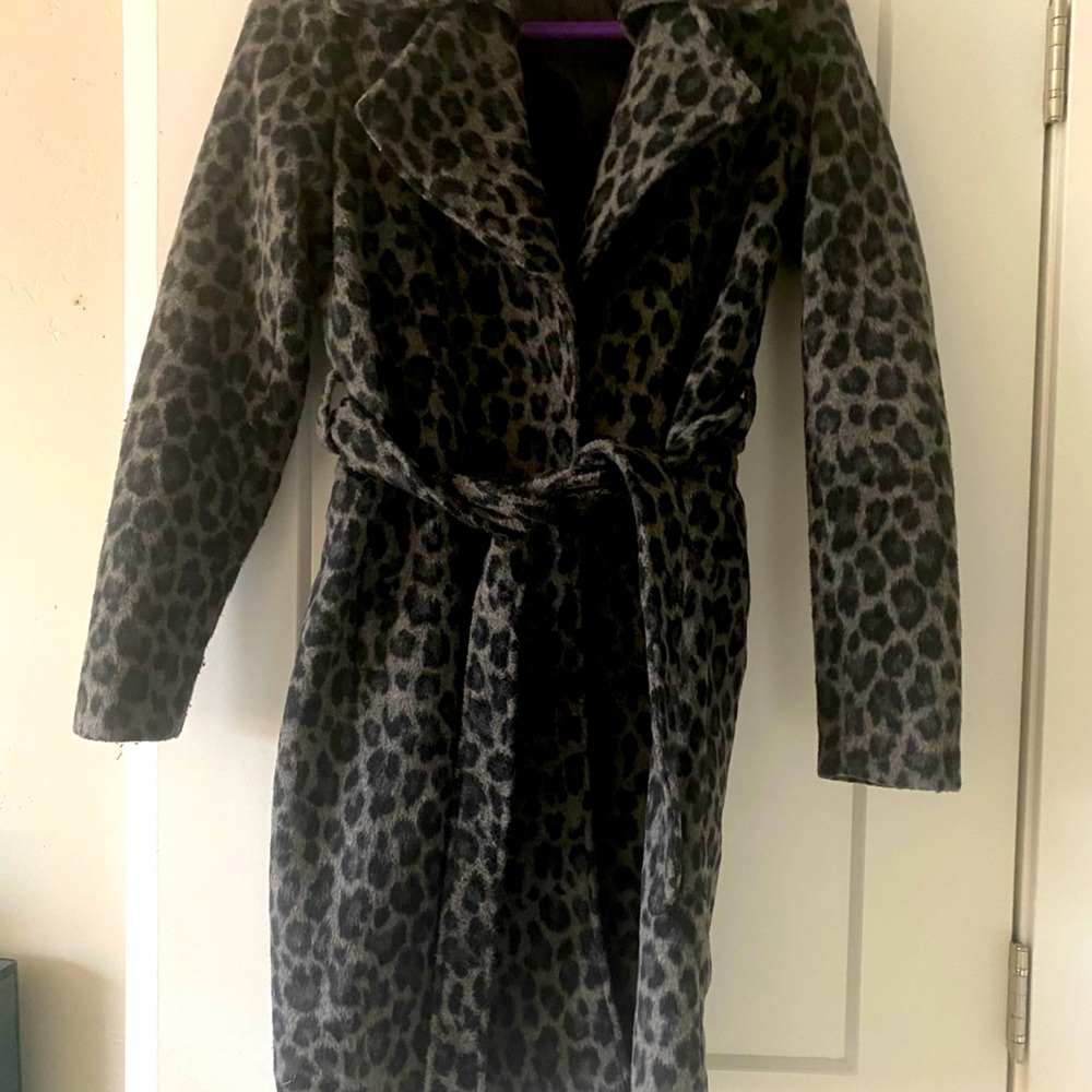 Leopard Trench coat. Super cozy